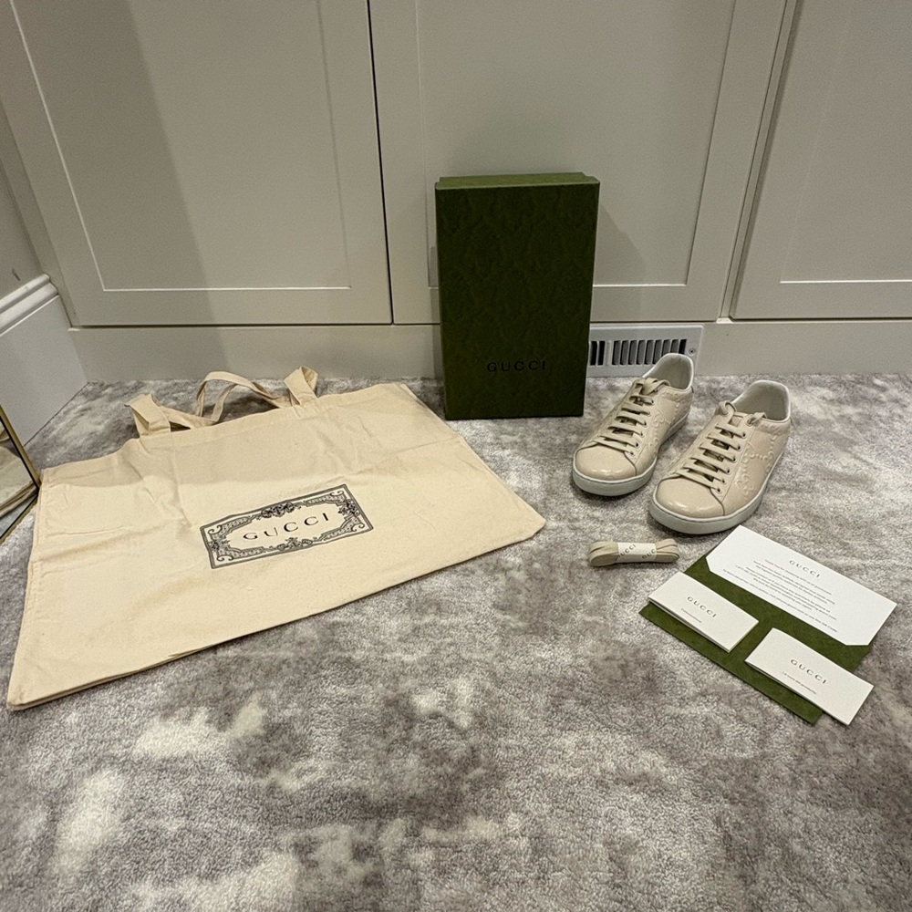 Gucci Cream Sneakers with Green Box Women
